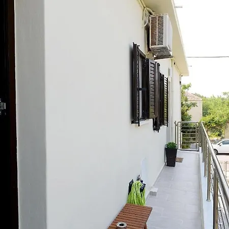 Holiday home Alion House